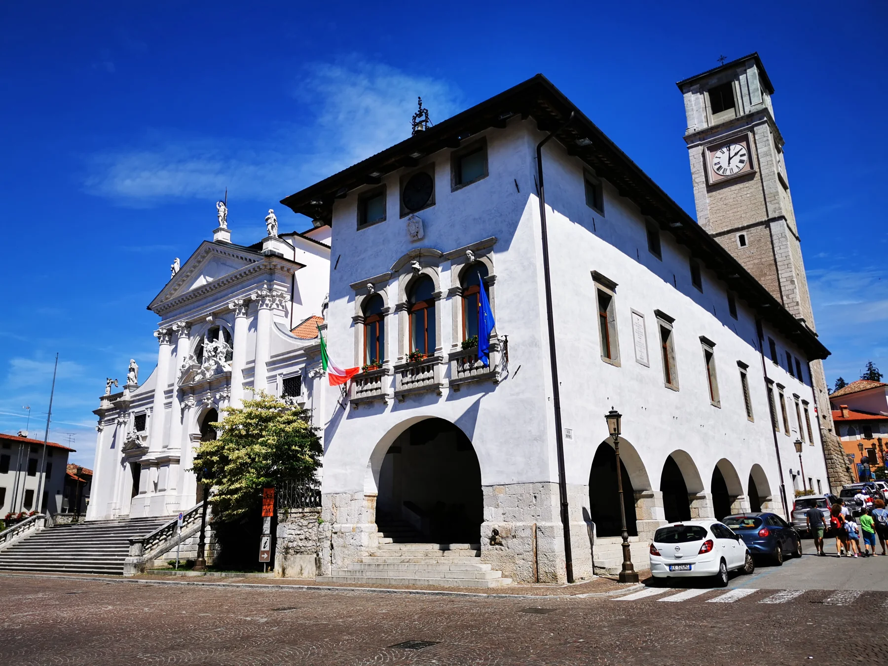 Biblioteca Guarneriana, Duomo e campanile nel centro di San Daniele del Friuli